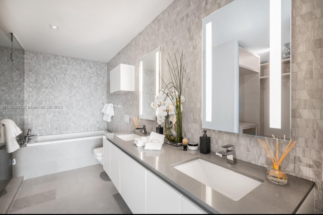 Flat in Miami, USA, 80 m² - picture 9