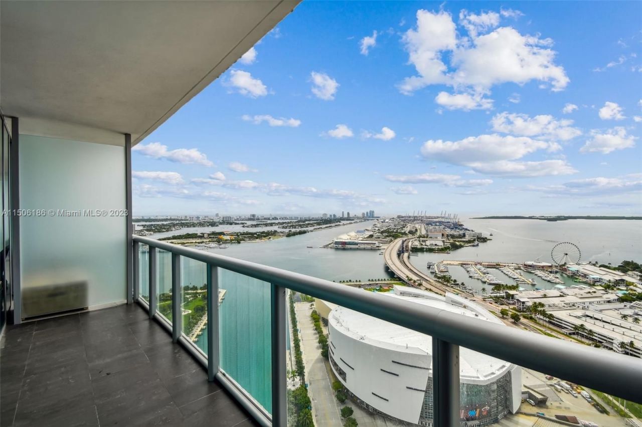 Flat in Miami, USA, 110 m² - picture 1