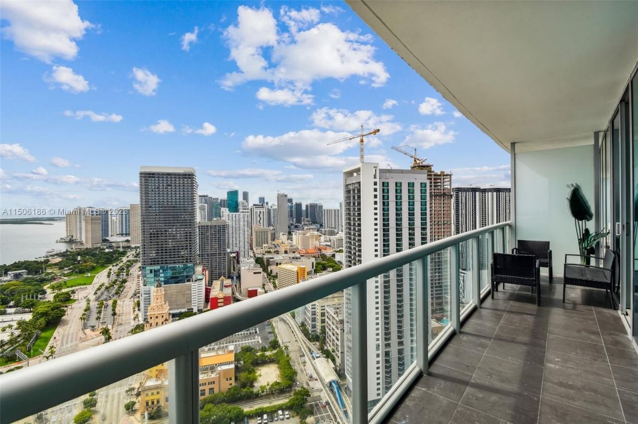 Flat in Miami, USA, 110 m² - picture 2