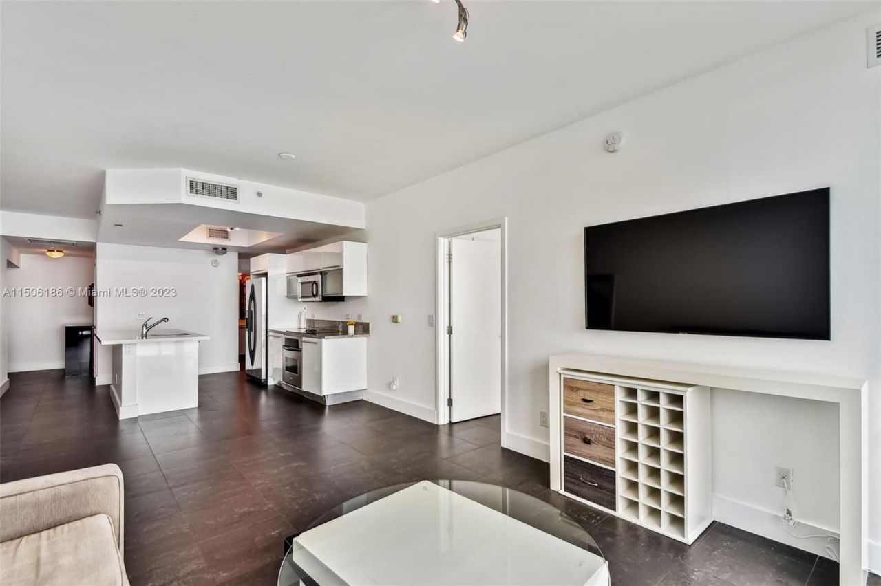 Flat in Miami, USA, 110 m² - picture 9