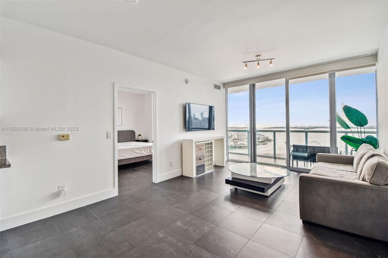 Flat in Miami, USA, 110 m² - picture 8