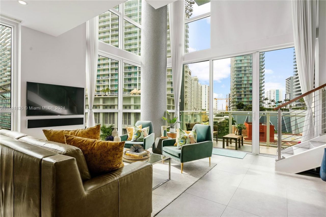 Loft in Miami, USA, 100 m² - picture 1