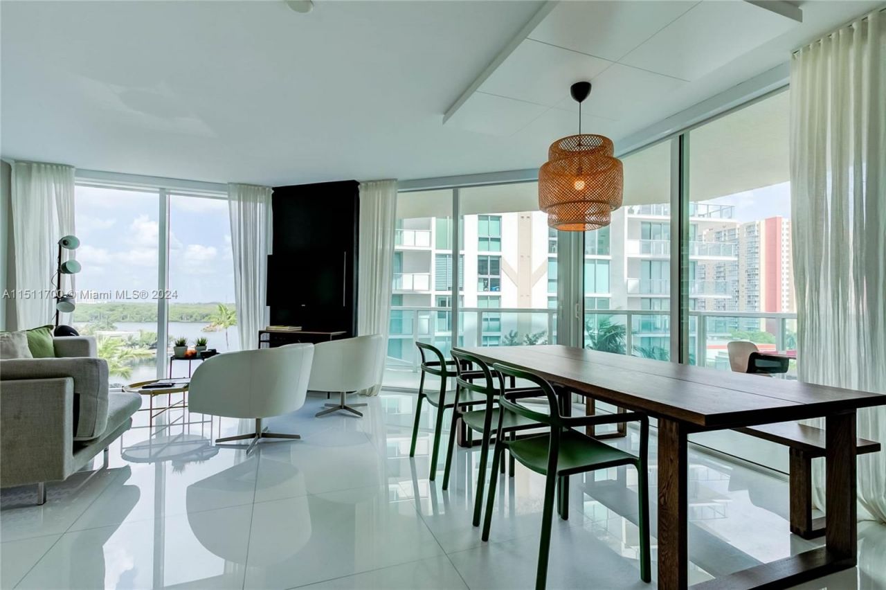 Flat in Miami, USA, 130 m² - picture 1