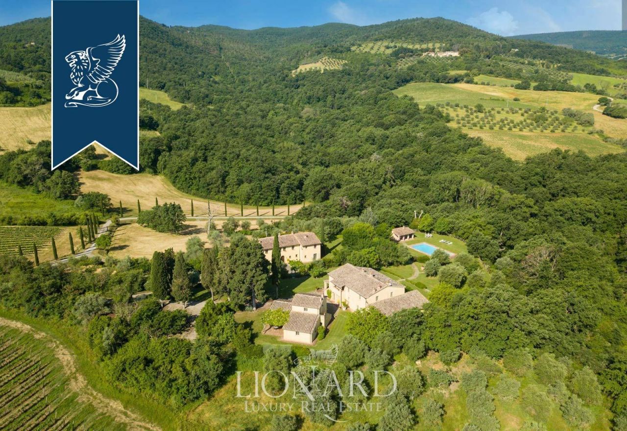 Villa en Siena, Italia, 1 300 m² - imagen 1