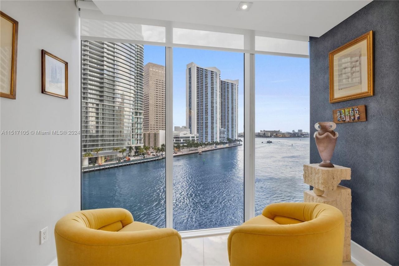 Flat in Miami, USA, 180 m² - picture 1