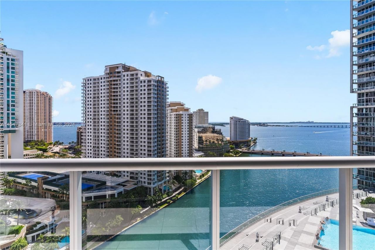 Flat in Miami, USA, 120 m² - picture 1