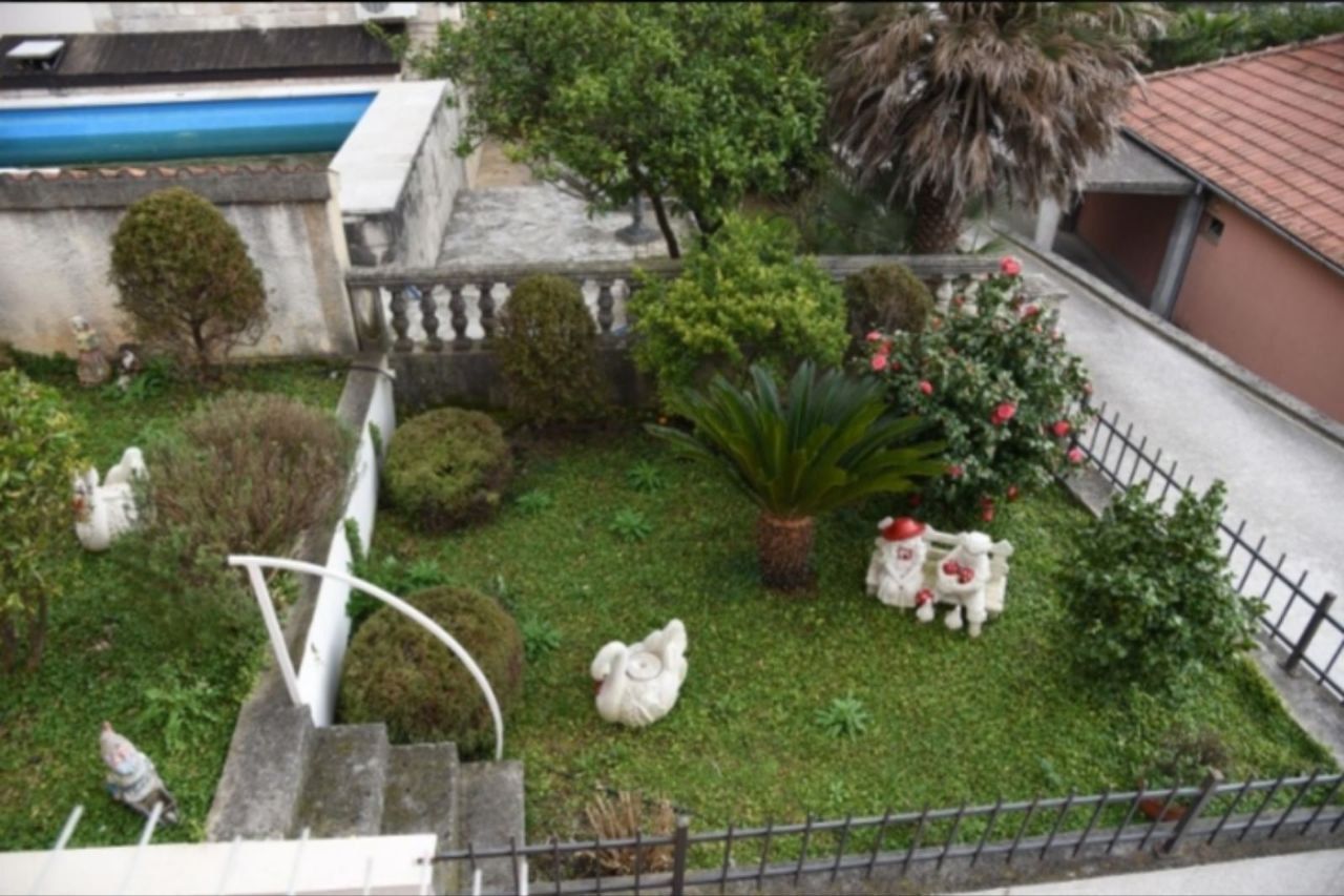 Casa a Dobrota, Montenegro, 441 m² - foto 2