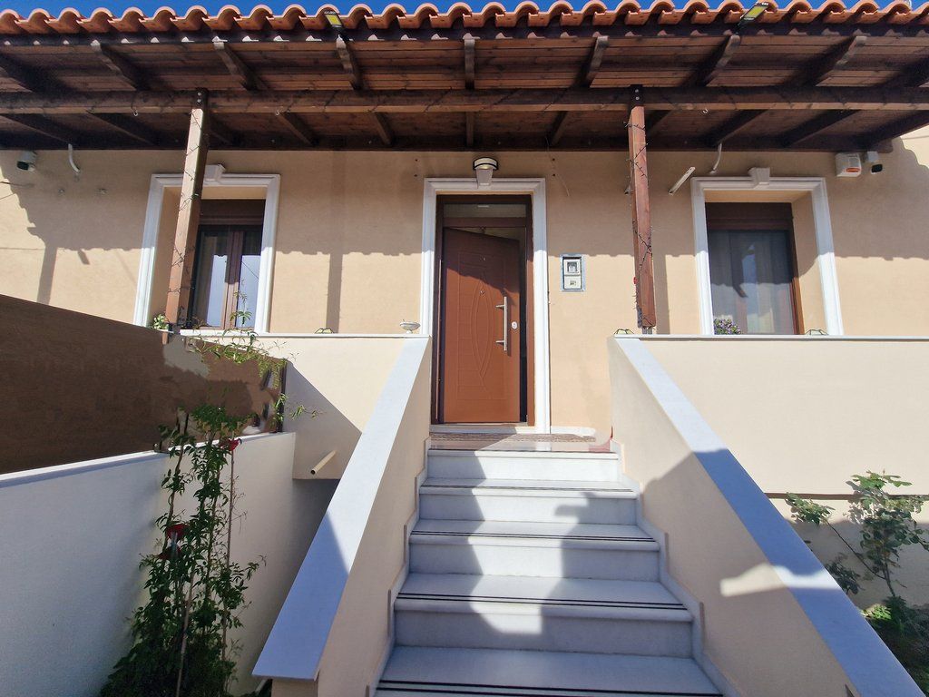 Haus in Loutraki, Griechenland, 100 m² - Foto 1