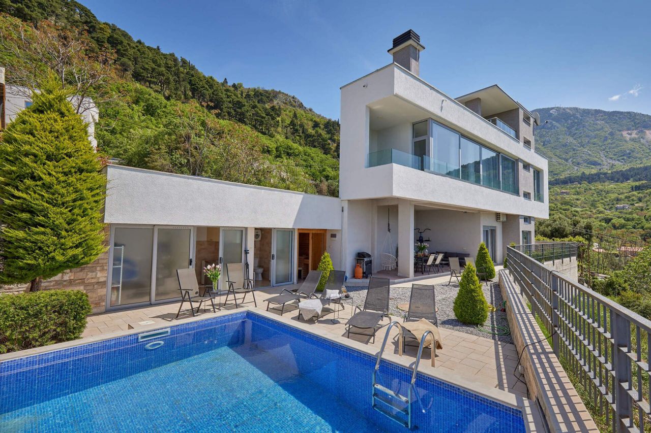 Villa in Tivat, Montenegro, 233 m² - Foto 1