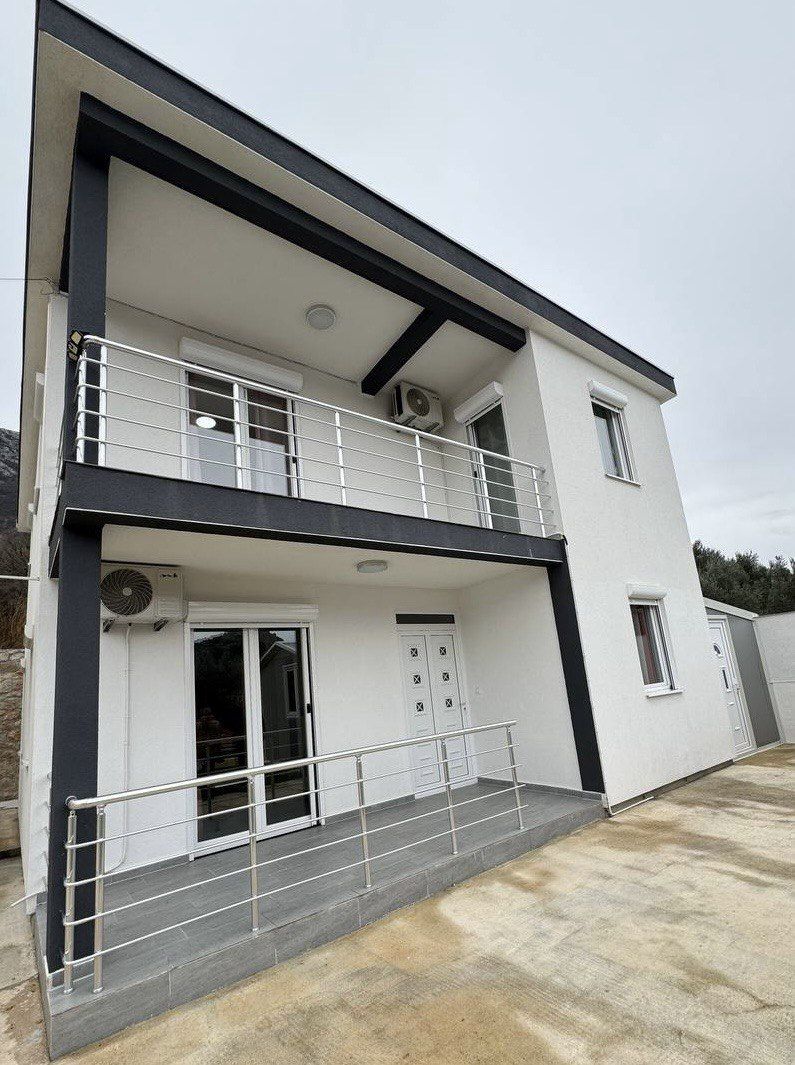 Haus in Sutomore, Montenegro, 140 m² - Foto 1