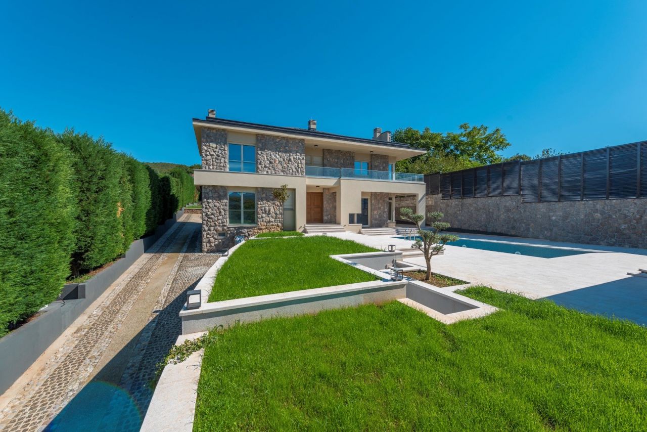 Villa in Podgorica, Montenegro, 578 m² - picture 1