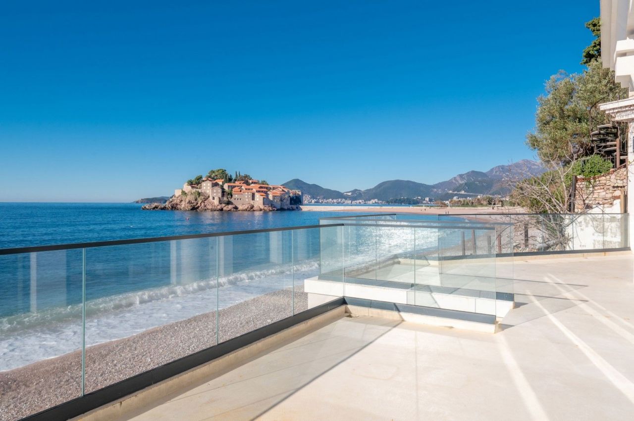 Apartment in Sveti Stefan, Montenegro, 222 m² - Foto 1