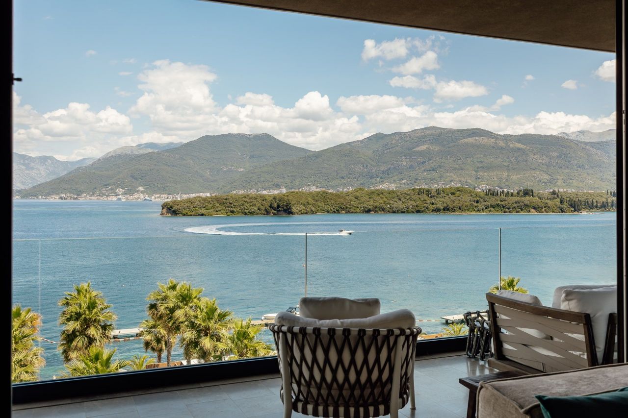 Apartment in Tivat, Montenegro, 190 m² - picture 1