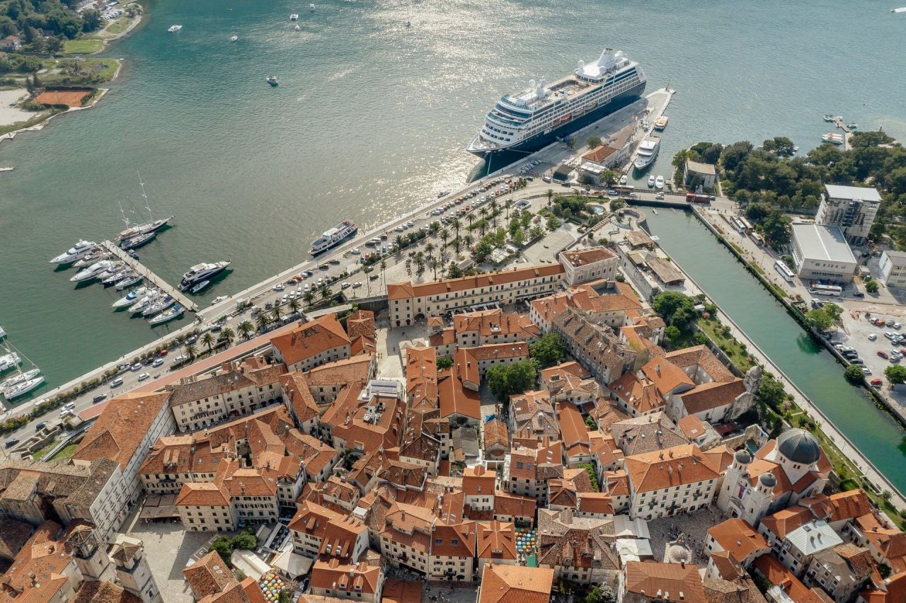 Hôtel à Kotor, Monténégro, 323 m² - image 1