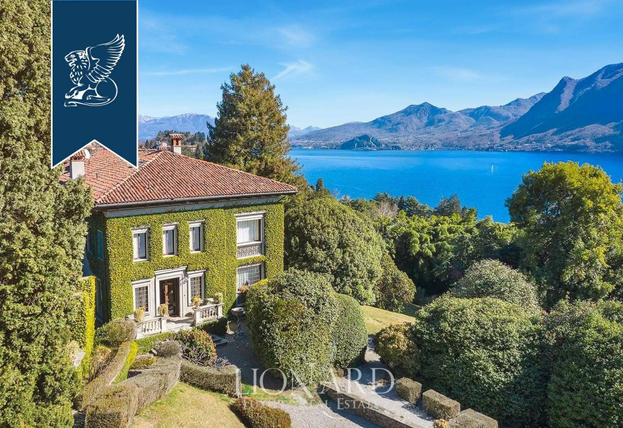 Villa en Verbania, Italia, 1 827 m² - imagen 1