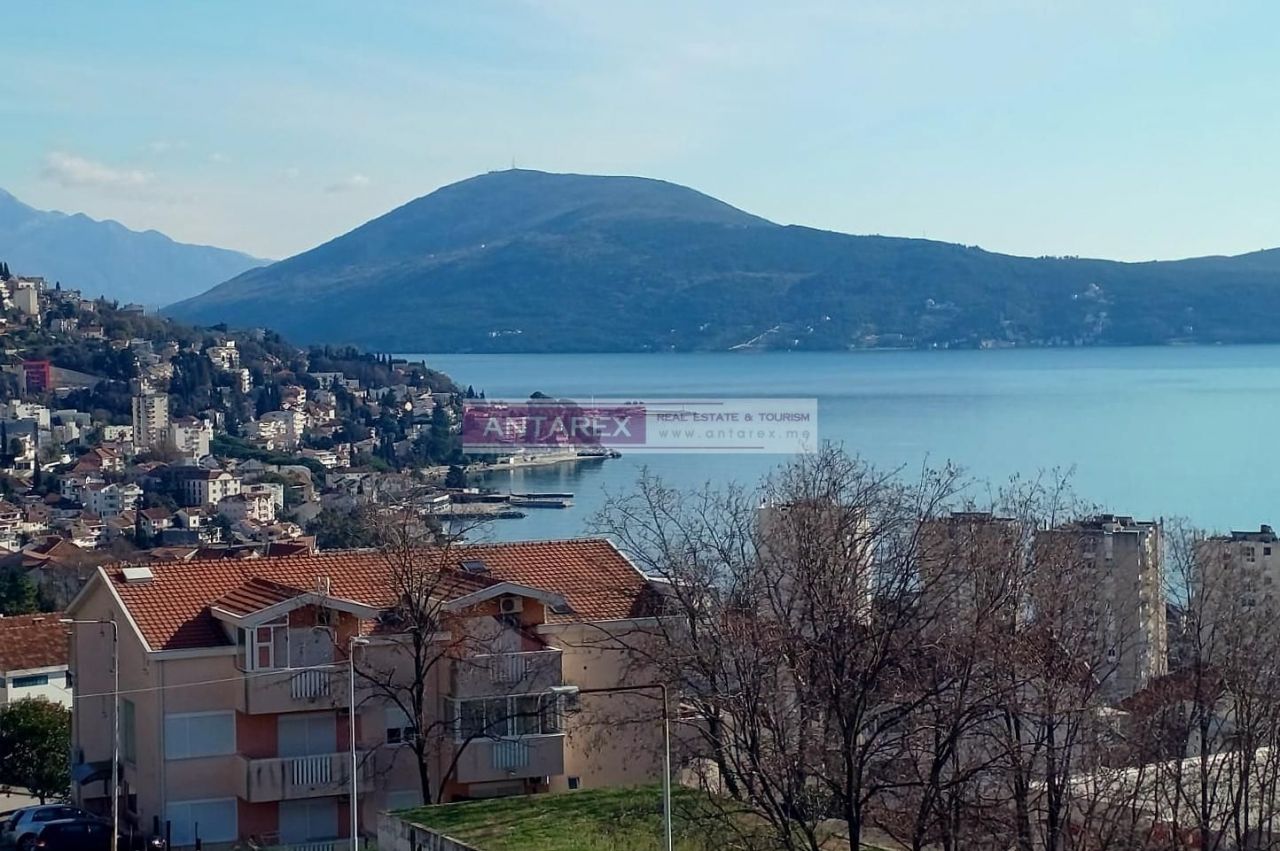 Appartement à Herceg-Novi, Monténégro, 125 m² - image 1