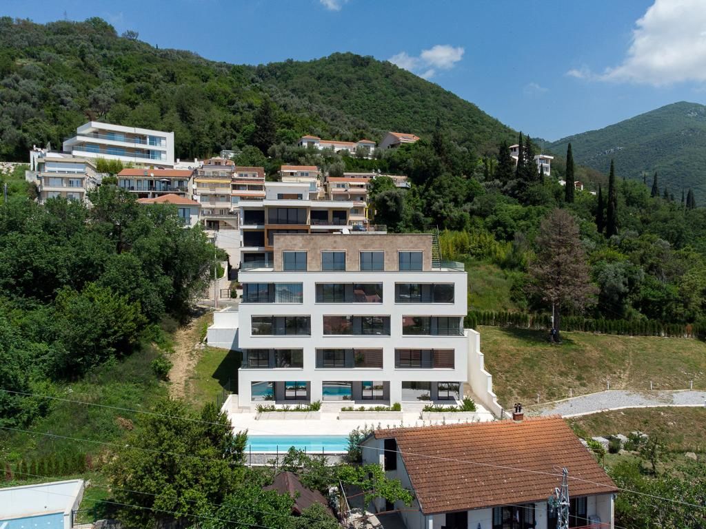 Apartamento en Tivat, Montenegro, 103.5 m² - imagen 1