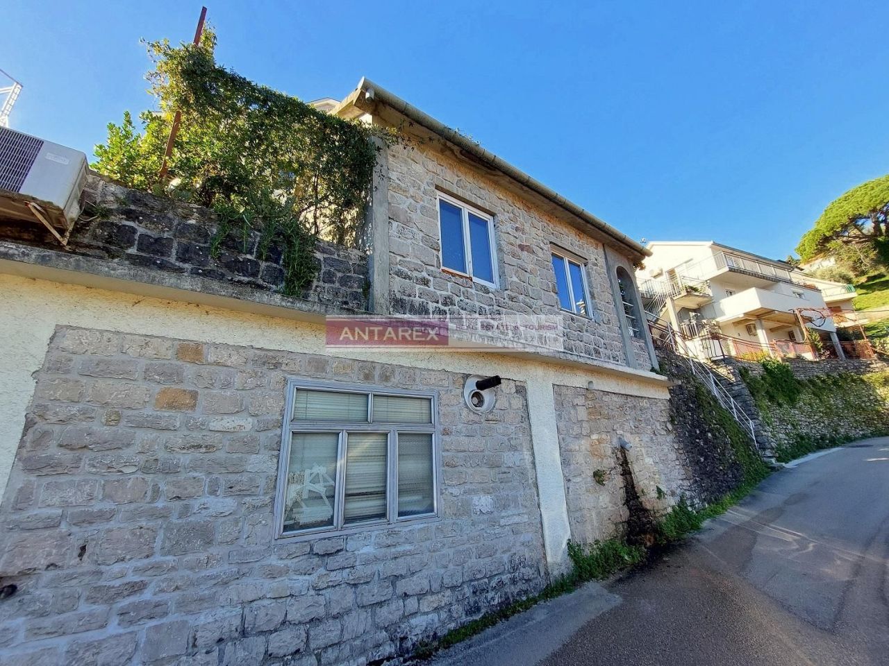 Villa in Herceg-Novi, Montenegro, 57 m² - picture 2