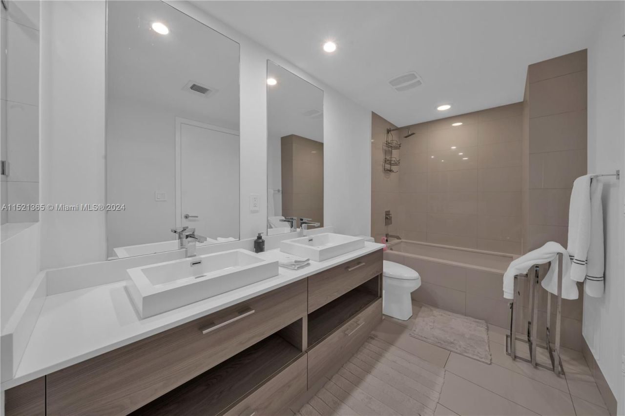 Flat in Miami, USA, 65 m² - picture 8