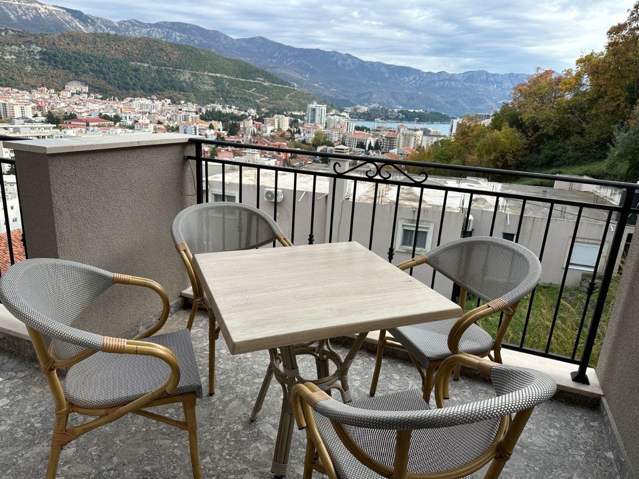 Piso en Budva, Montenegro, 65 m² - imagen 1