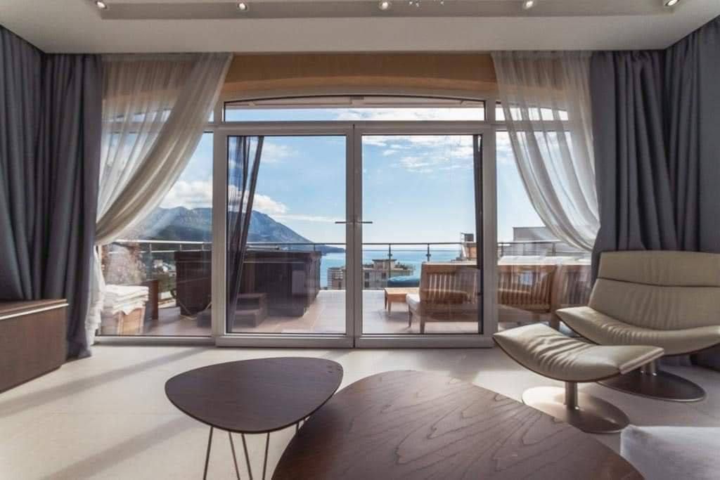 Piso en Budva, Montenegro, 146 m² - imagen 1