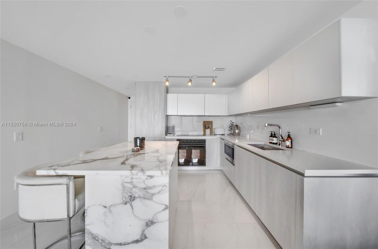 Flat in Miami, USA, 100 m² - picture 9