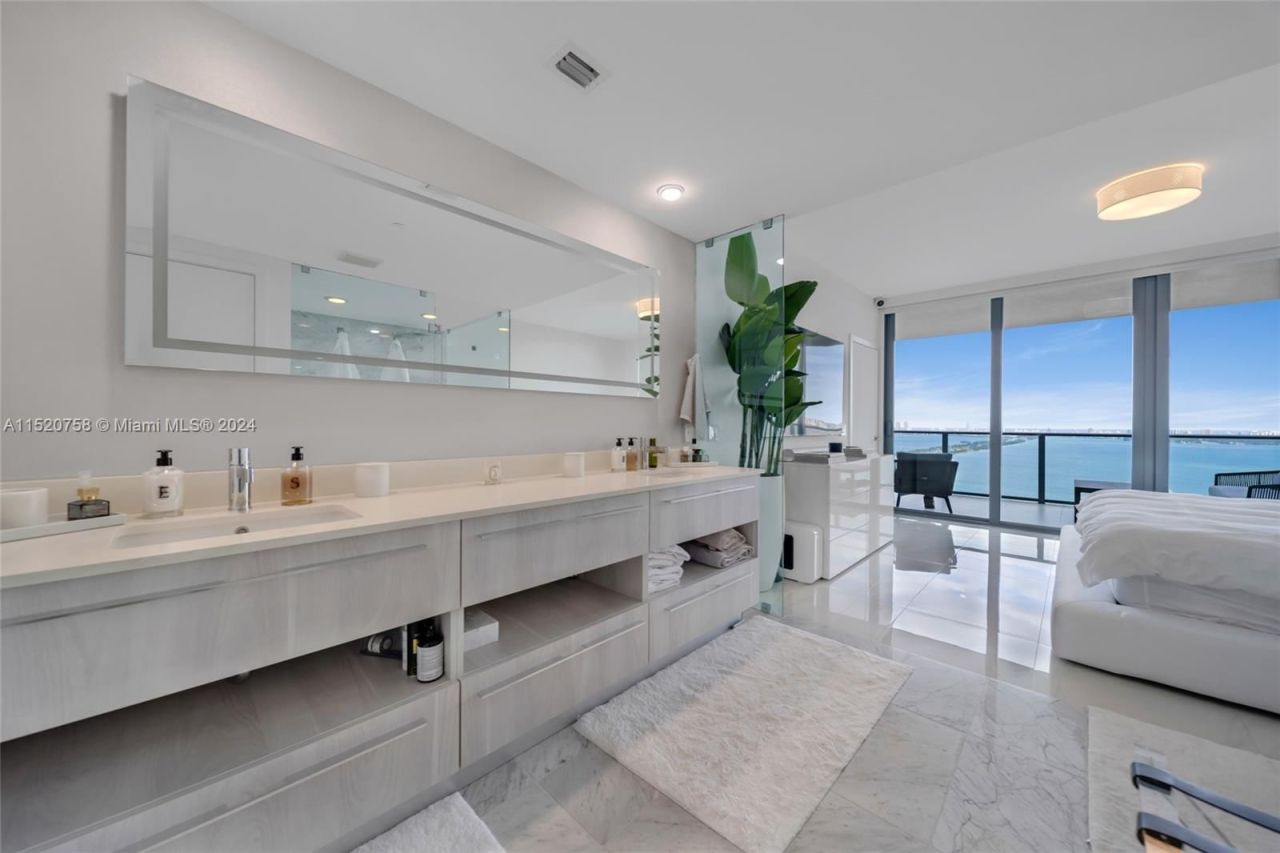 Flat in Miami, USA, 100 m² - picture 14