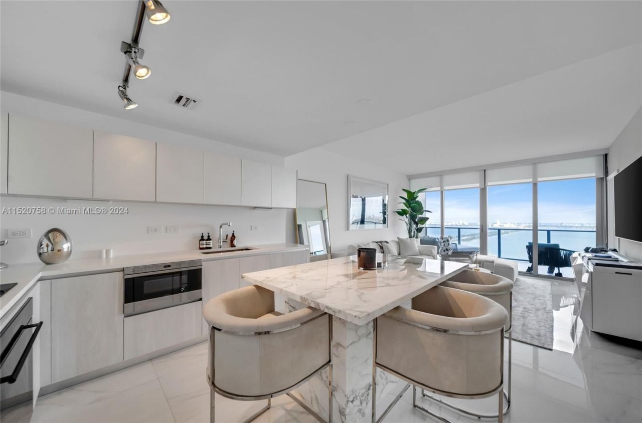 Flat in Miami, USA, 100 m² - picture 8