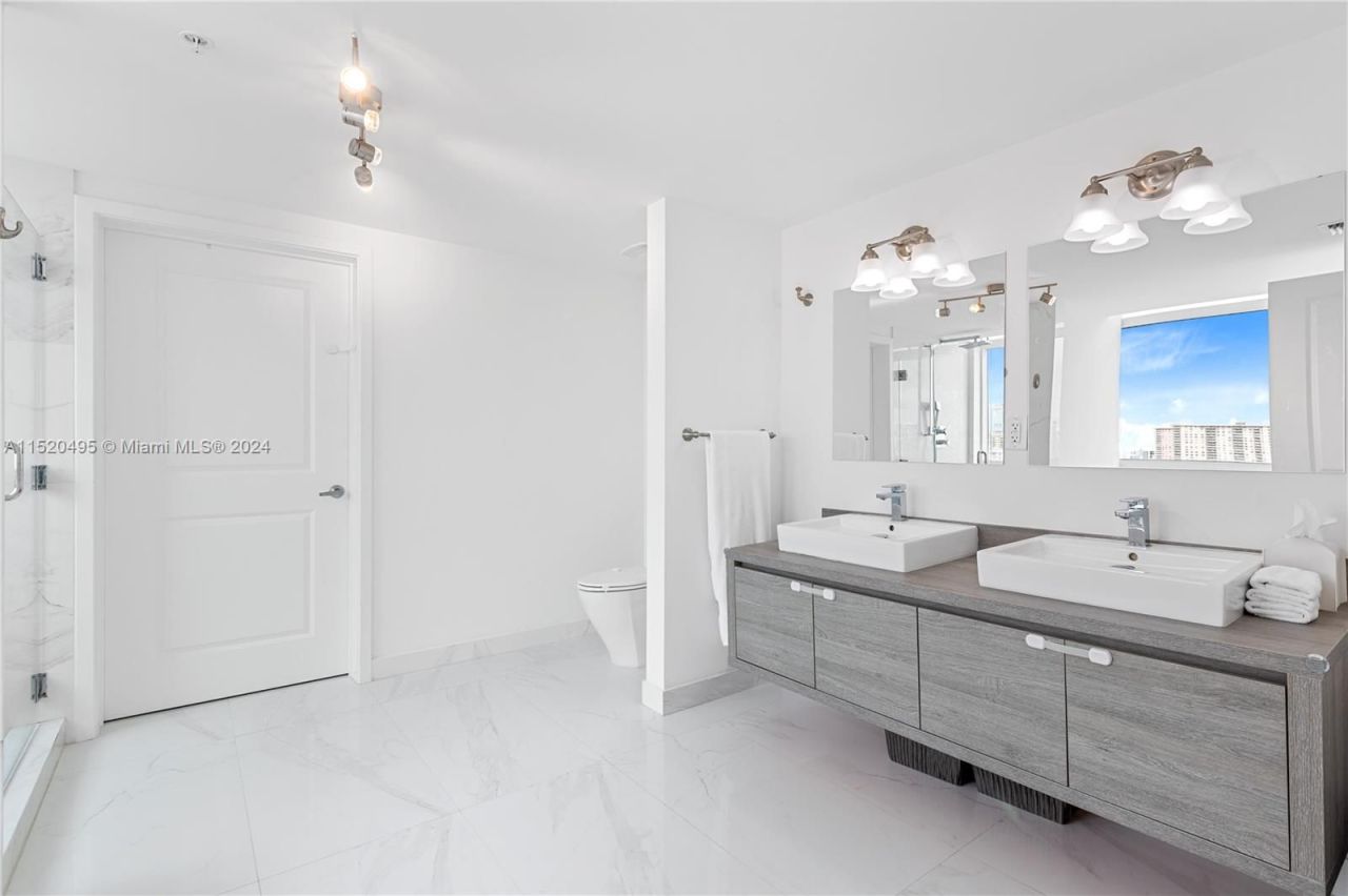 Flat in Miami, USA, 160 m² - picture 11