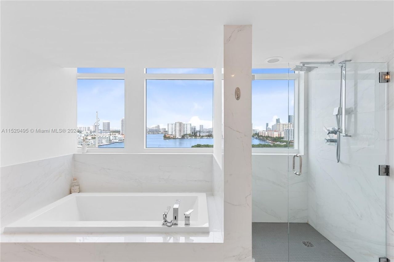 Flat in Miami, USA, 160 m² - picture 10