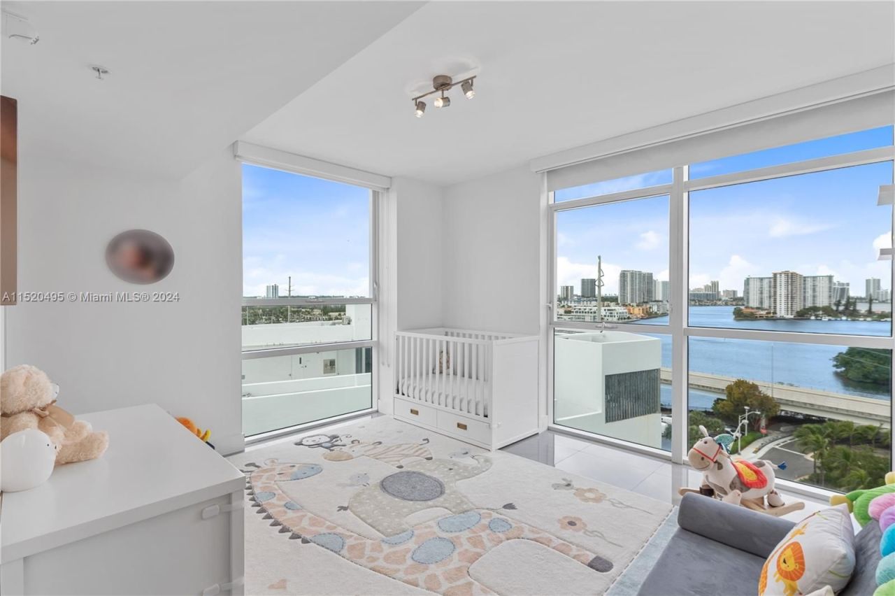 Flat in Miami, USA, 160 m² - picture 12