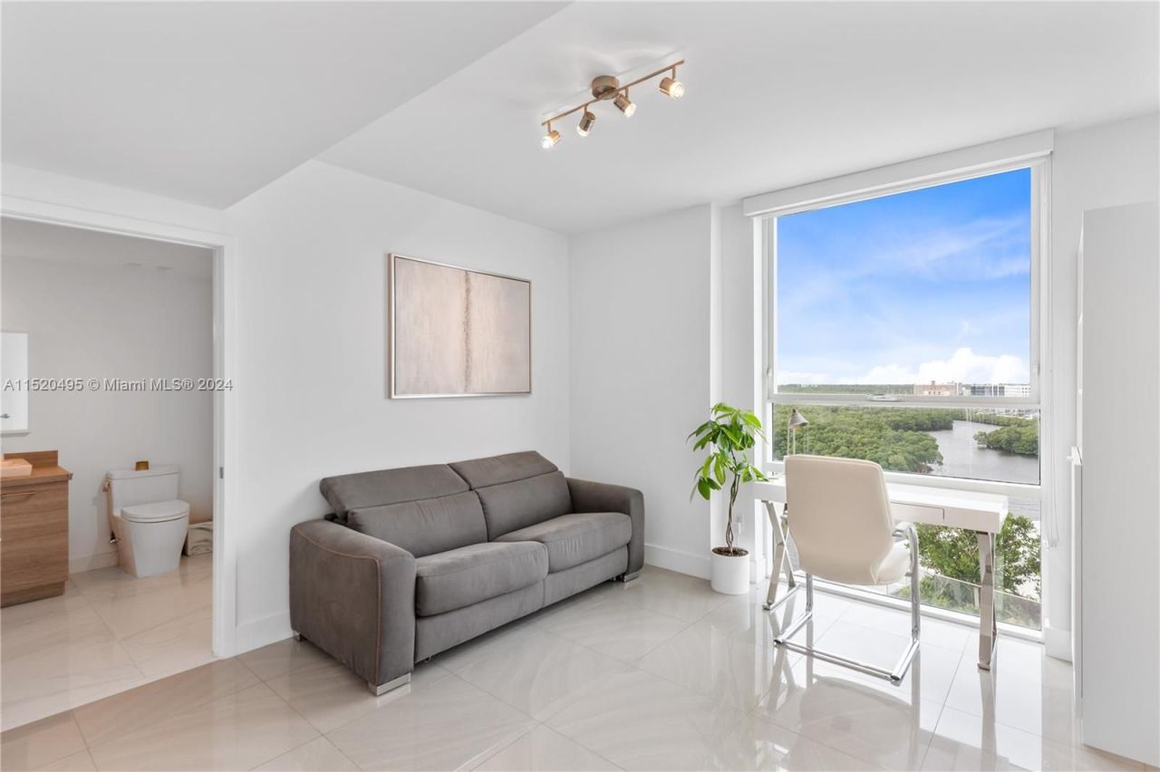 Flat in Miami, USA, 160 m² - picture 14