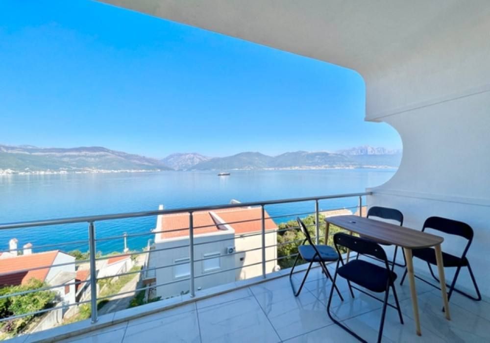 Piso en Tivat, Montenegro, 62 m² - imagen 1