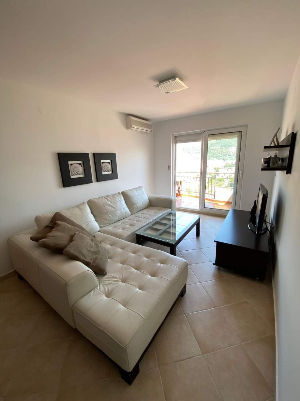 Piso en Budva, Montenegro, 63 m² - imagen 1