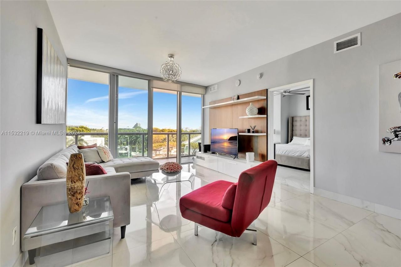 Piso en Miami, Estados Unidos, 80 m² - imagen 2