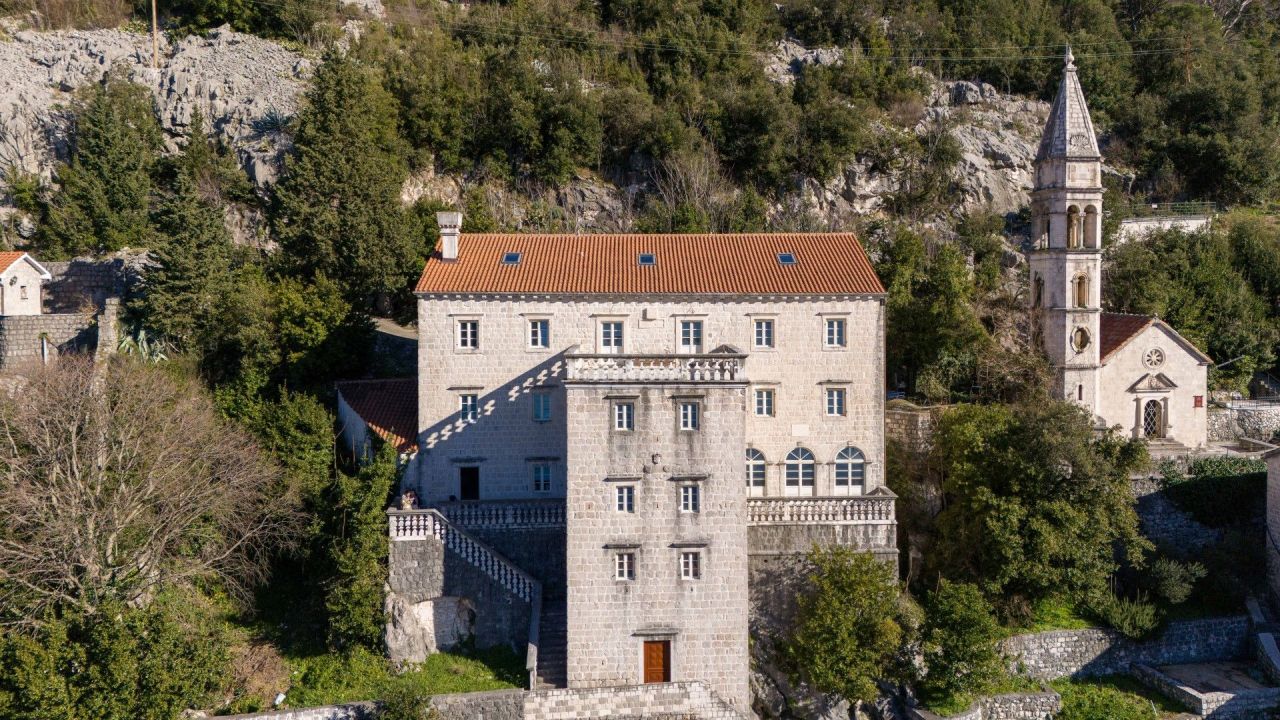 Château à Kotor, Monténégro, 565 m² - image 1