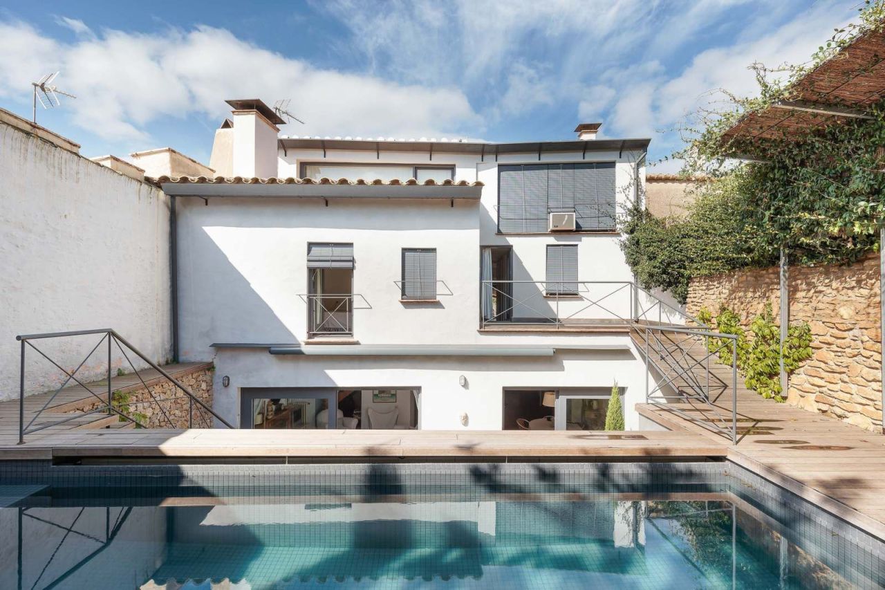 Haus in Costa Brava, Spanien, 331 m² - Foto 1