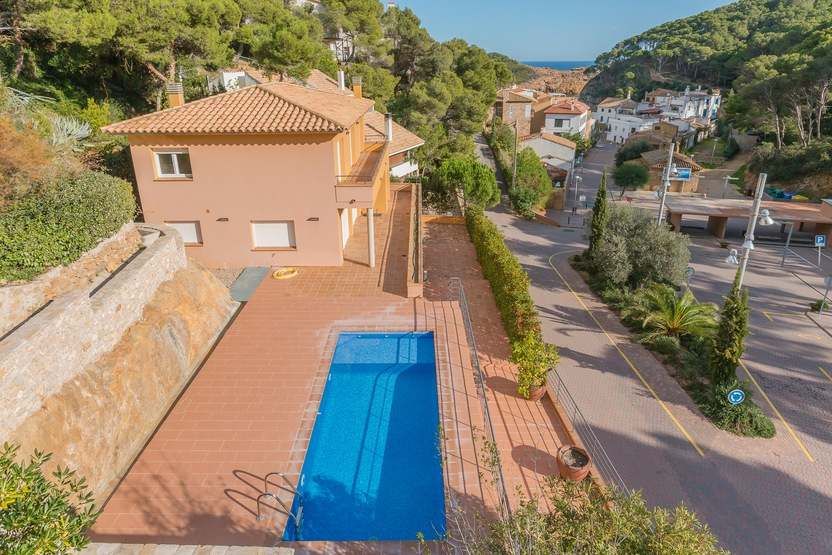 Haus in Costa Brava, Spanien, 300 m² - Foto 1