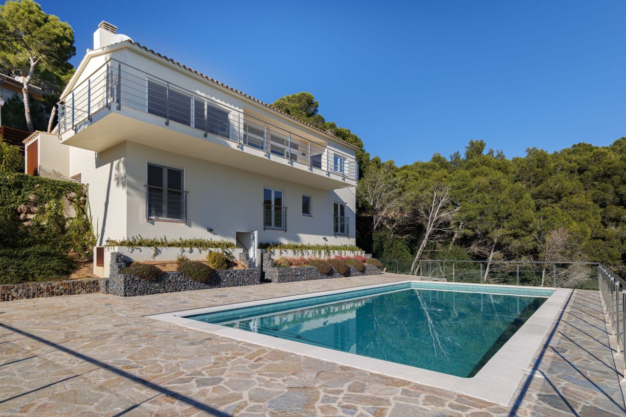 Haus in Costa Brava, Spanien, 220 m² - Foto 1