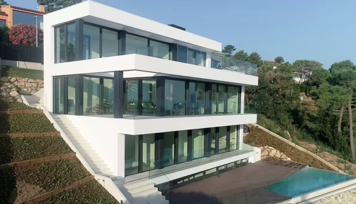 Haus in Costa Brava, Spanien, 430 m² - Foto 1