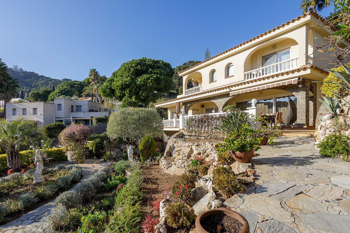 Haus in Costa Brava, Spanien, 455 m² - Foto 1