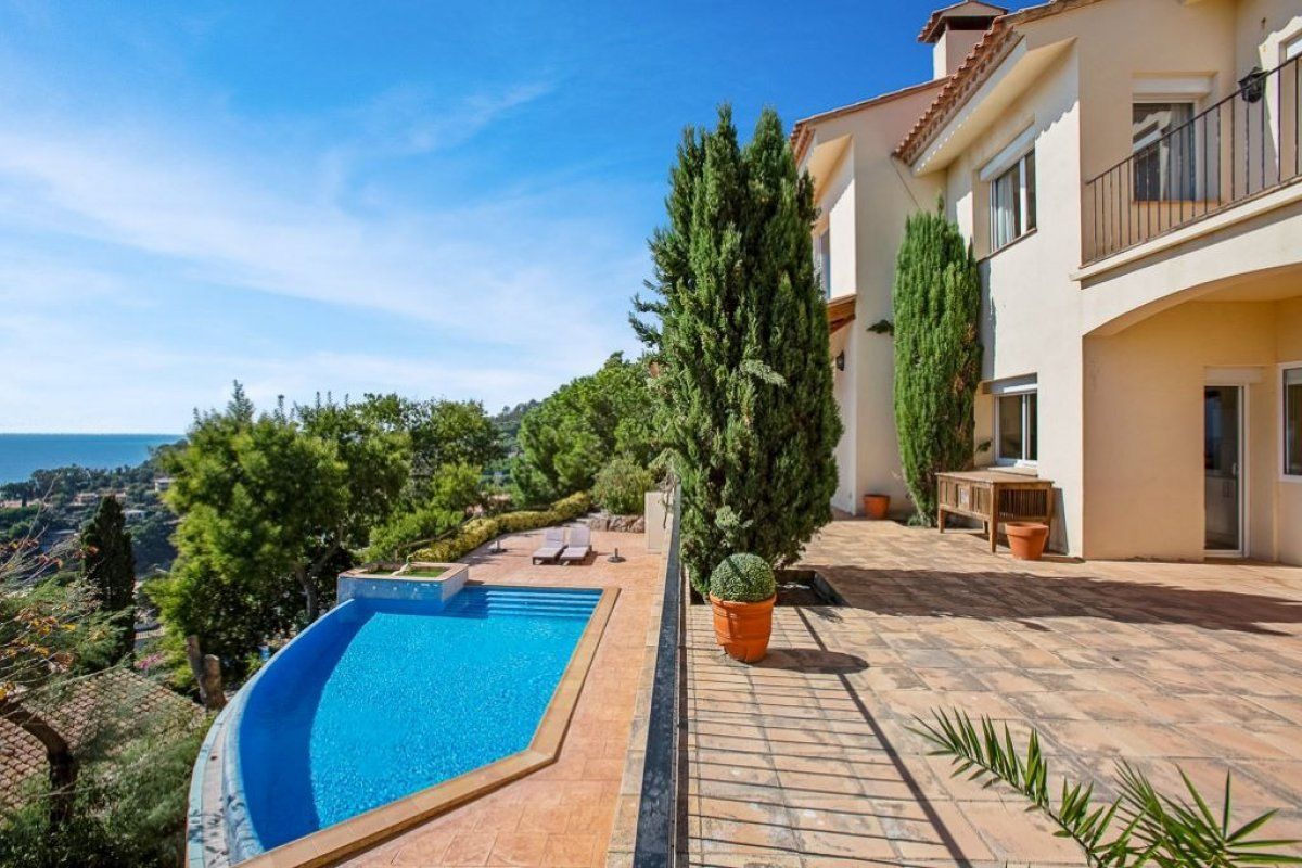 Haus in Costa Brava, Spanien, 293 m² - Foto 1