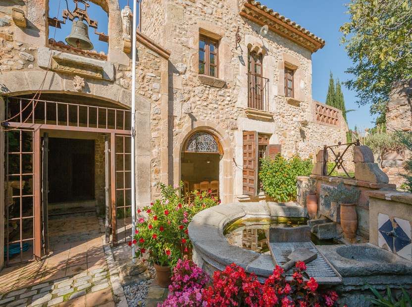 Haus in Costa Brava, Spanien, 450 m² - Foto 1