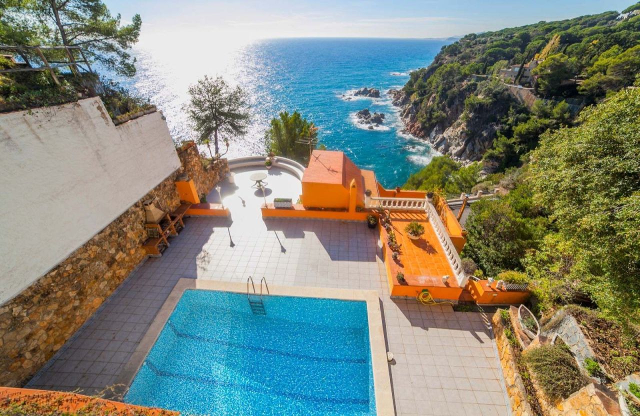 Haus in Costa Brava, Spanien, 420 m² - Foto 1