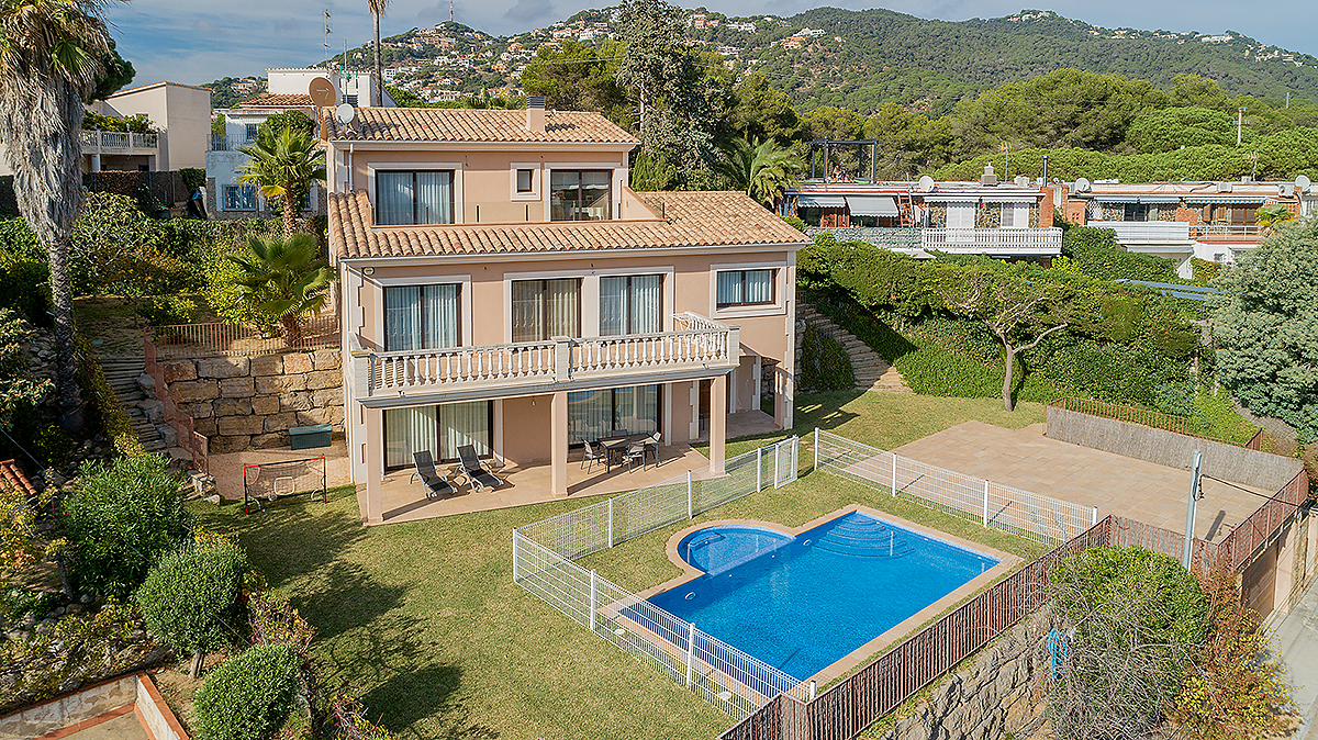 Haus in Costa Brava, Spanien, 440 m² - Foto 1