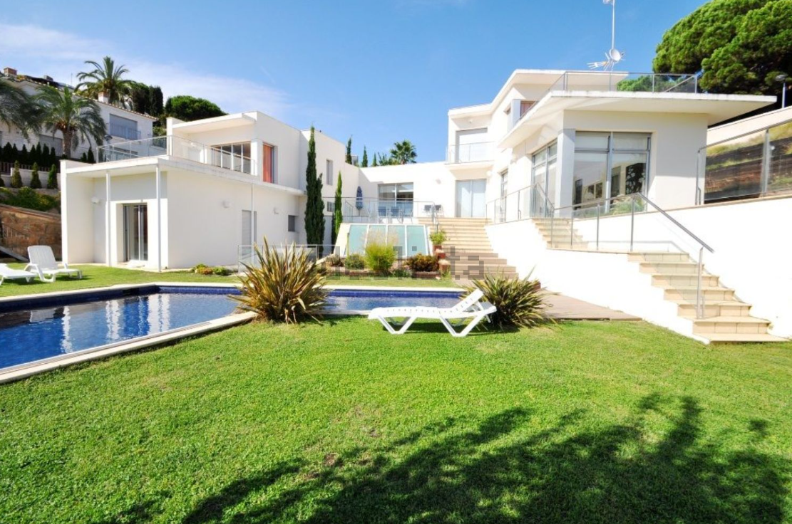 Maison sur la Costa Brava, Espagne, 453 m² - image 1