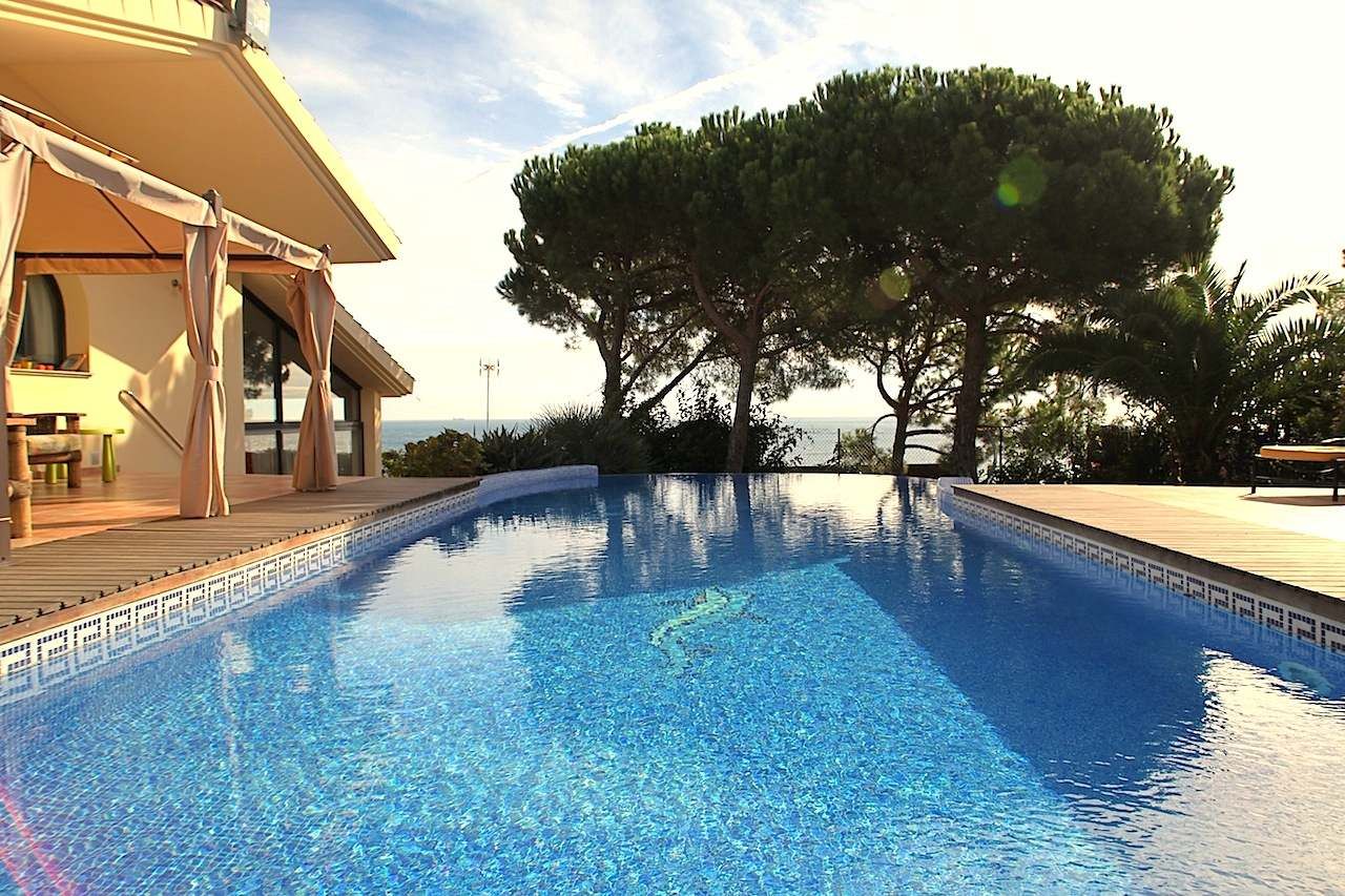 Haus in Costa Brava, Spanien, 467 m² - Foto 1