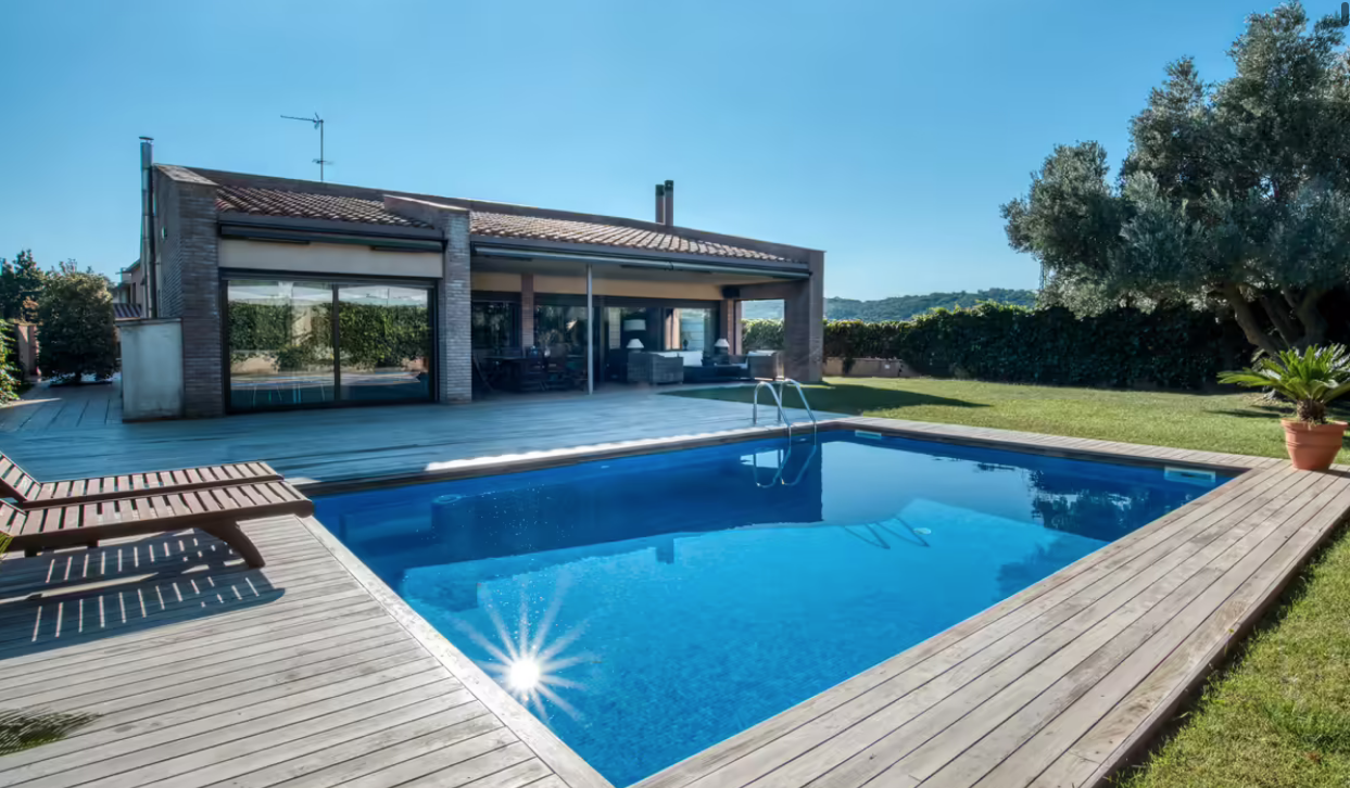 Haus in Costa Brava, Spanien, 380 m² - Foto 1