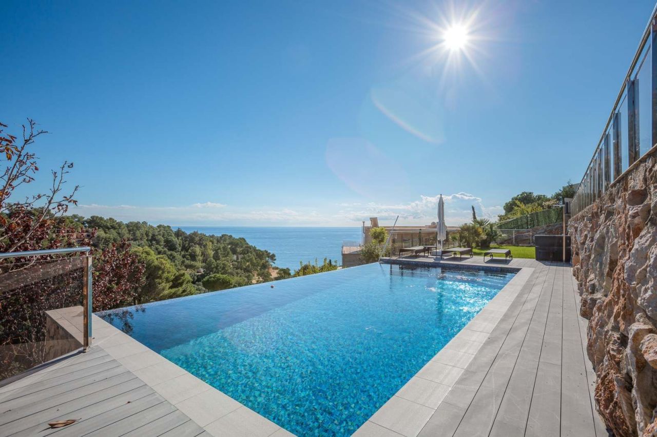 Haus in Costa Brava, Spanien, 449 m² - Foto 1