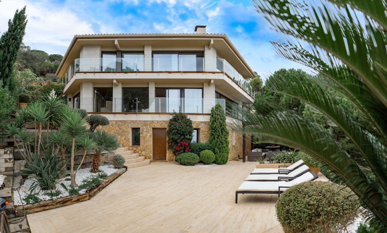 Haus in Costa Brava, Spanien, 392 m² - Foto 1